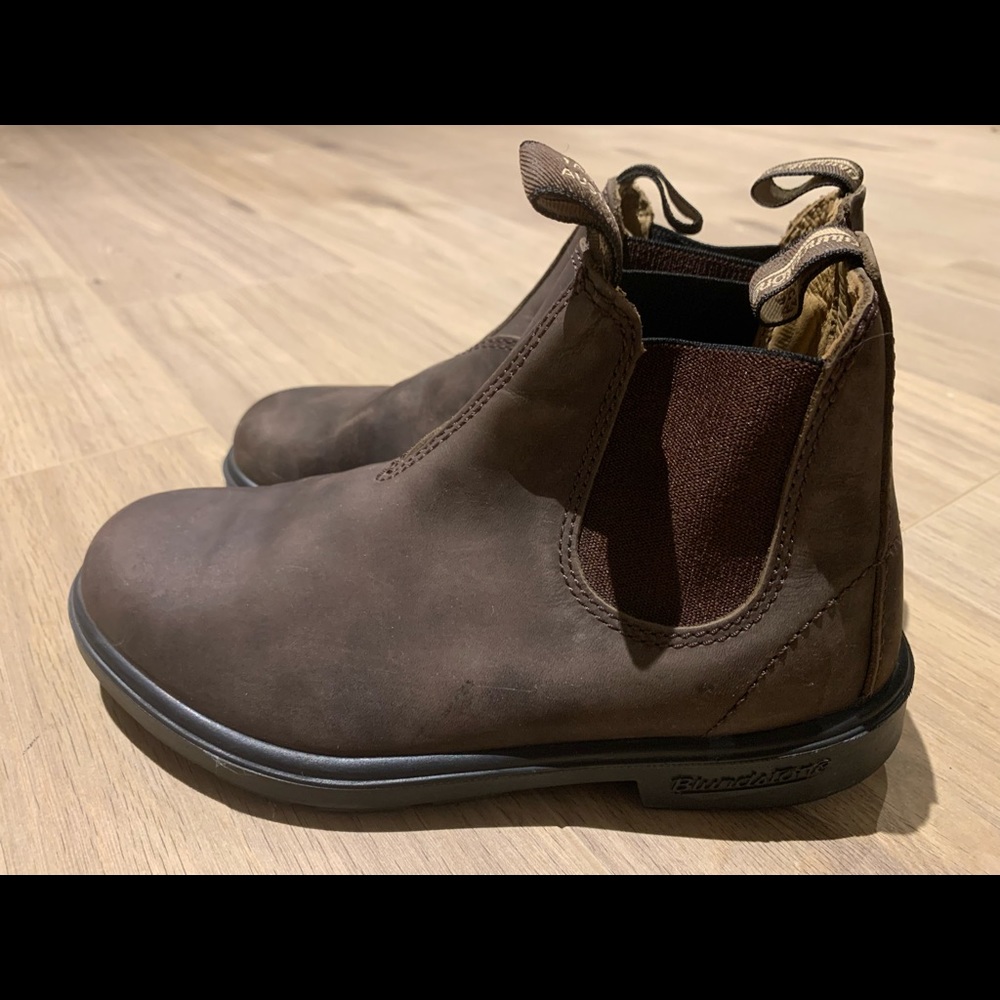 Kids Blundstones Boots Size 3 (size 6.5/7 ladies)